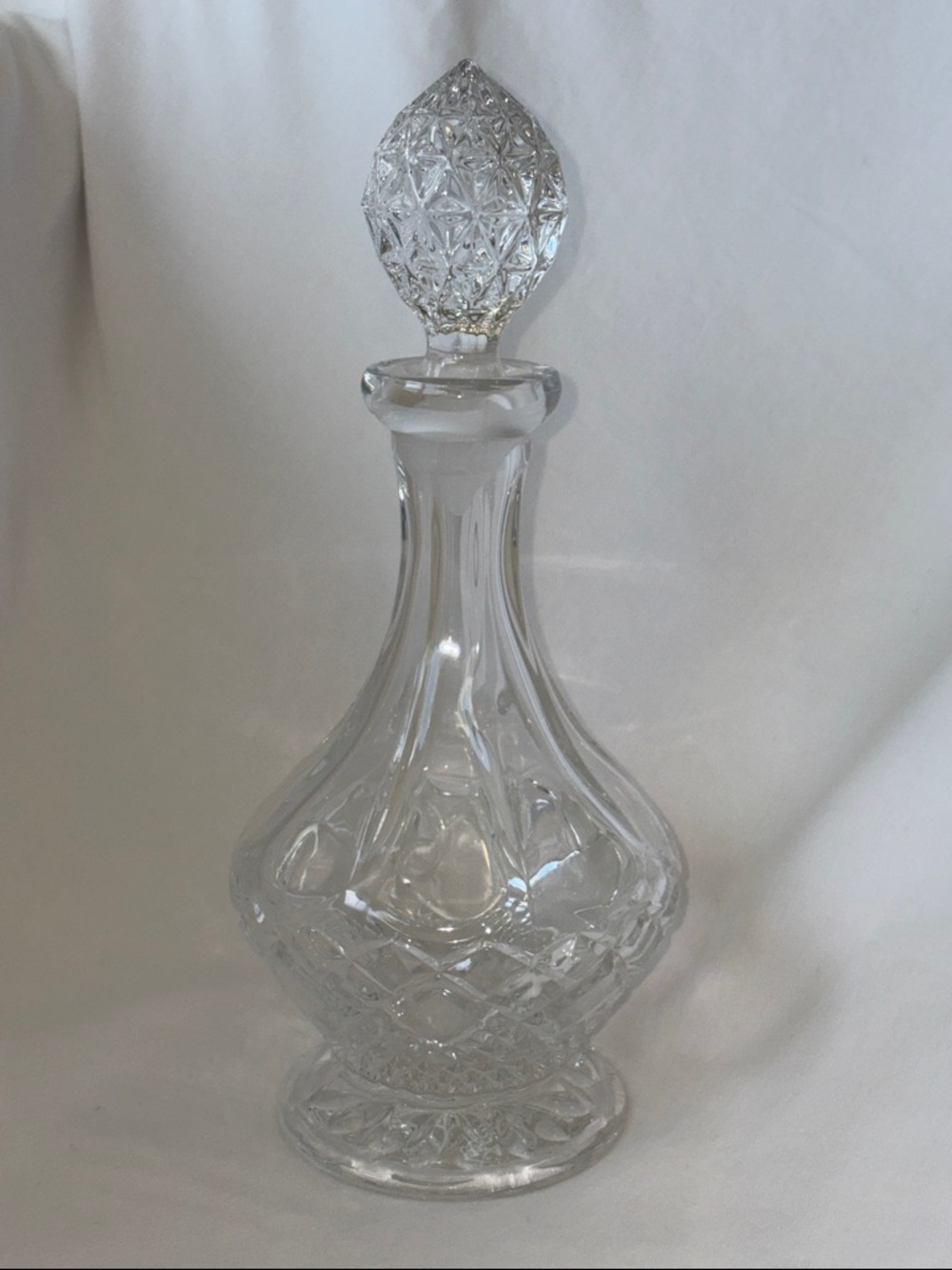 Crystal Decanter Diamond Cut Cross Hatch w Faceted Top Stopper